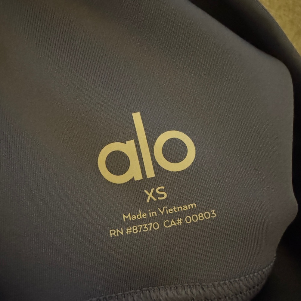 ALO Yoga Leggings size xs length 25 - Picture 2 of 2